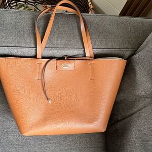 Guess tote